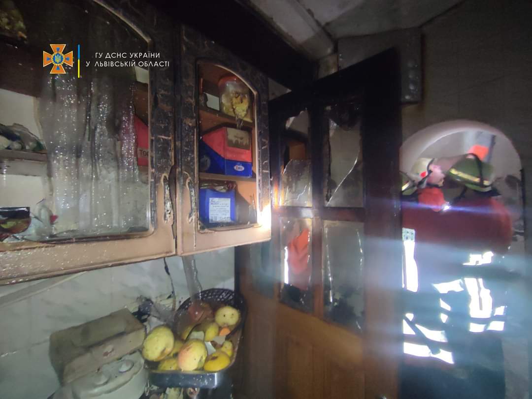 DrogMedia У Трускавці вогнеборці ліквідували пожежу в кафе