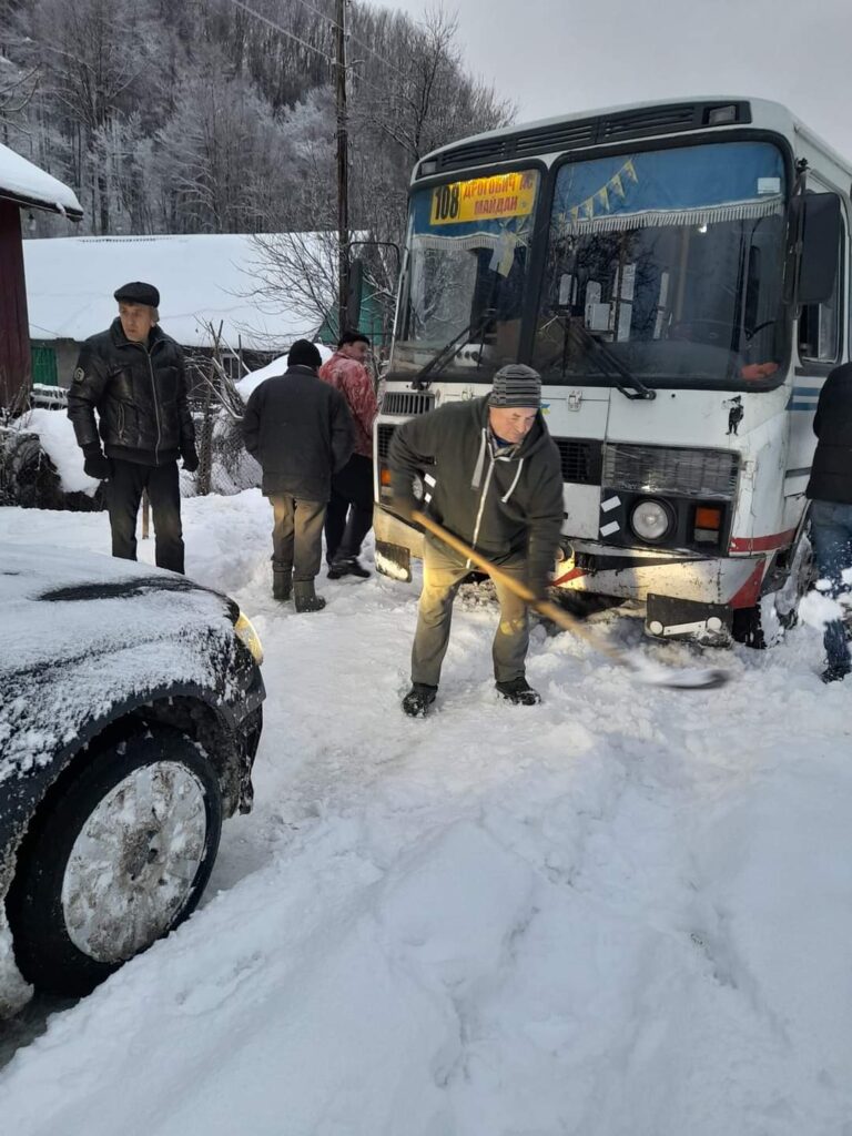 DrogMedia В Східницькій громаді вкотре застряг автобус