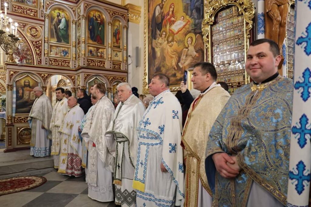 У Бориславі освятили оновлений храм Святої Анни. ФОТО 4 DrogMedia У Бориславі освятили оновлений храм Святої Анни. ФОТО