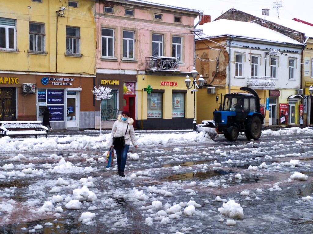 DrogMedia Зима: гори без світла, міста - із кашею під ногами