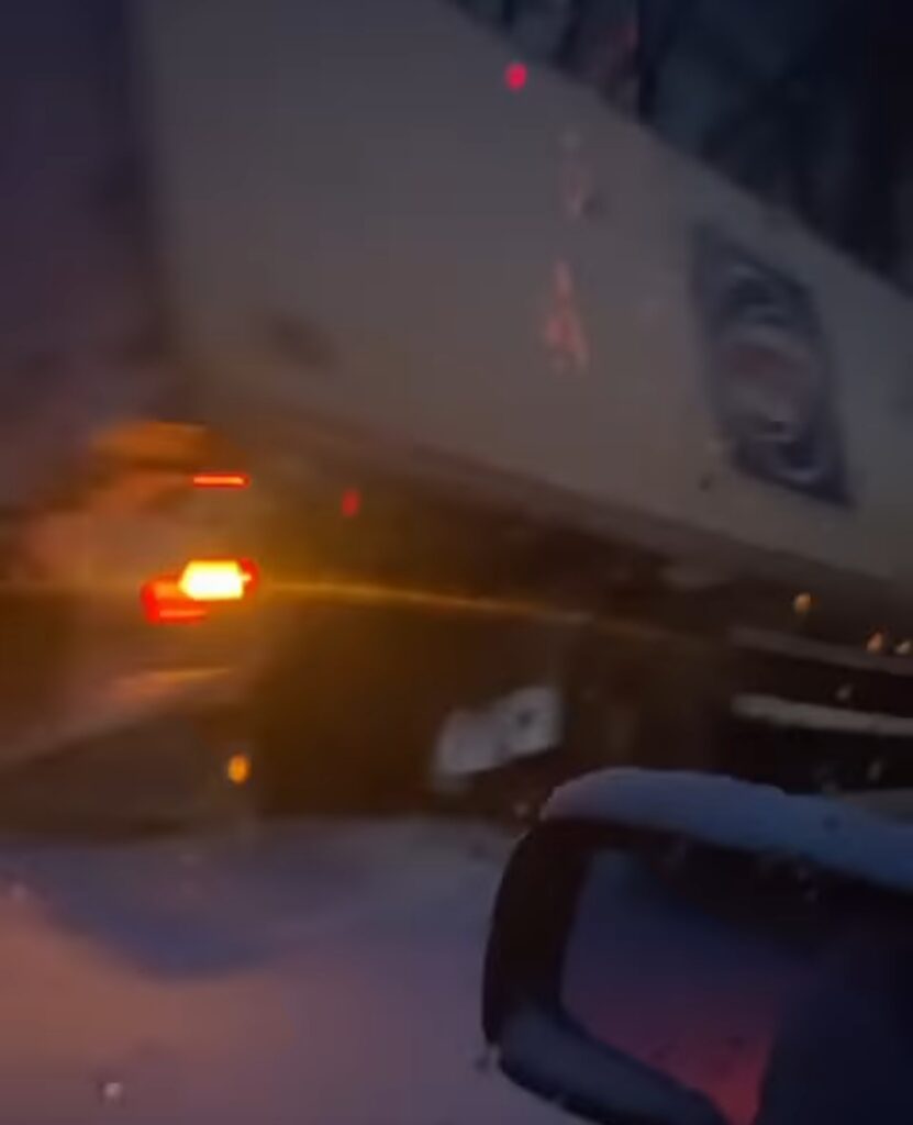 DrogMedia У Рихтичах занесло на узбіччя вантажівку