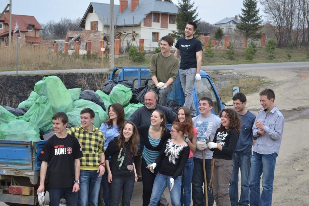 "Смисл життя людини - служити іншим. Це ключ до здоров'я і довголіття" (Ігор Пиріг) 7 DrogMedia "Смисл життя людини - служити іншим. Це ключ до здоров'я і довголіття" (Ігор Пиріг)