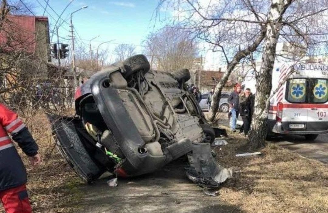 DrogMedia У Дрогобичі біля моста сталося ДТП