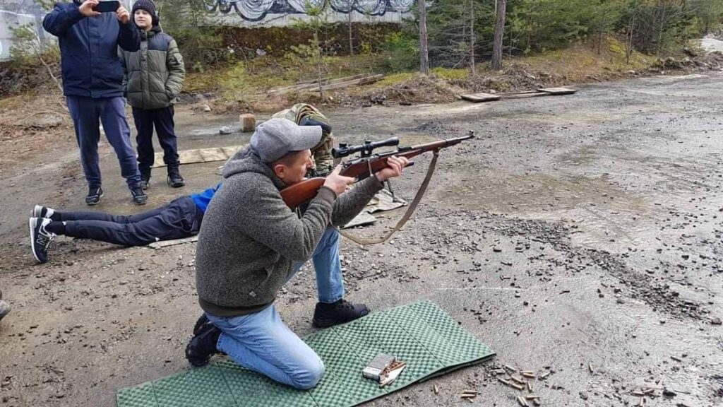 Працівники Східницької селищної ради навчалися стрільбі 5 DrogMedia Працівники Східницької селищної ради навчалися стрільбі