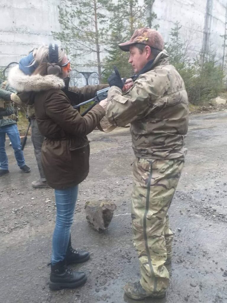 Працівники Східницької селищної ради навчалися стрільбі 6 DrogMedia Працівники Східницької селищної ради навчалися стрільбі