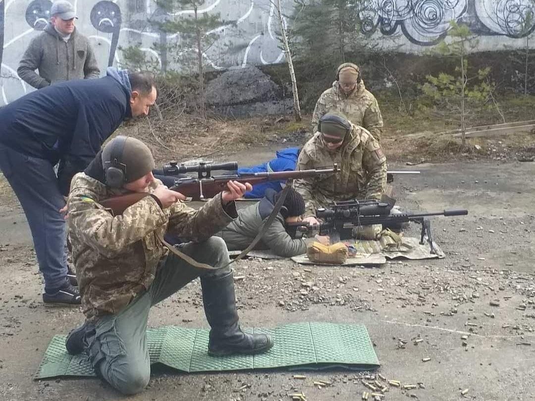 DrogMedia Працівники Східницької селищної ради навчалися стрільбі