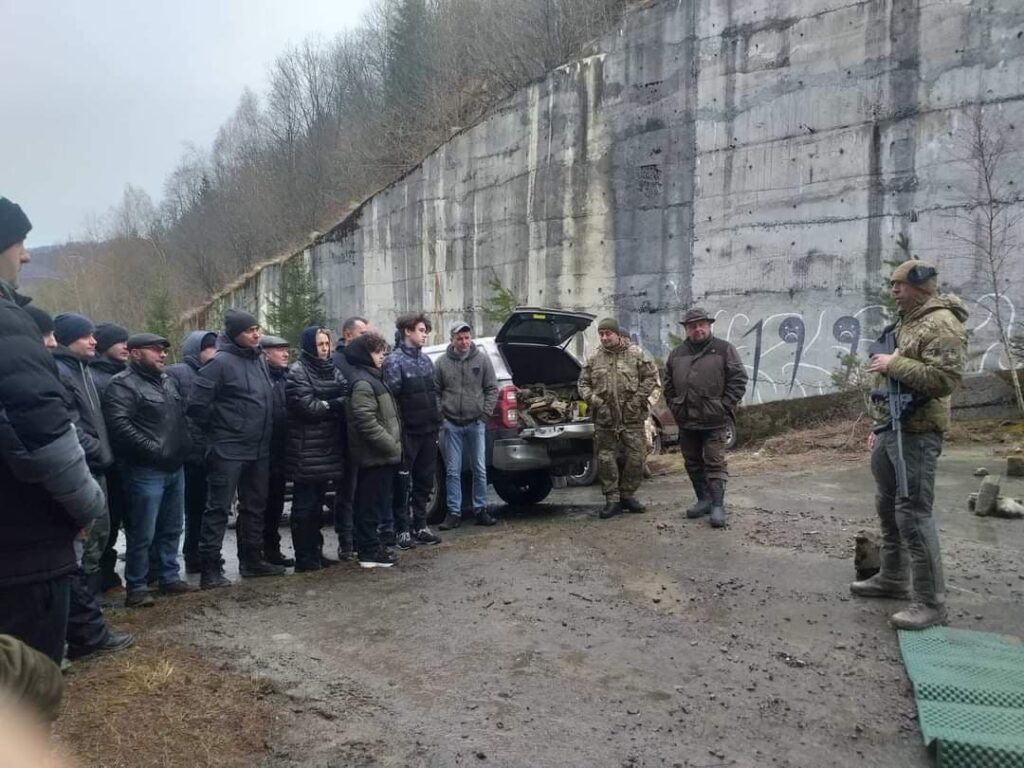 DrogMedia Працівники Східницької селищної ради навчалися стрільбі