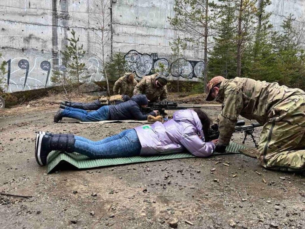 DrogMedia Працівники Східницької селищної ради навчалися стрільбі