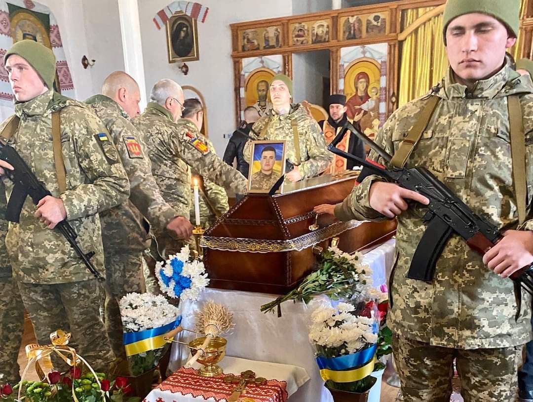 DrogMedia Дрогобич провів в останню путь воїна, що загинув внаслідок обстрілів окупантів