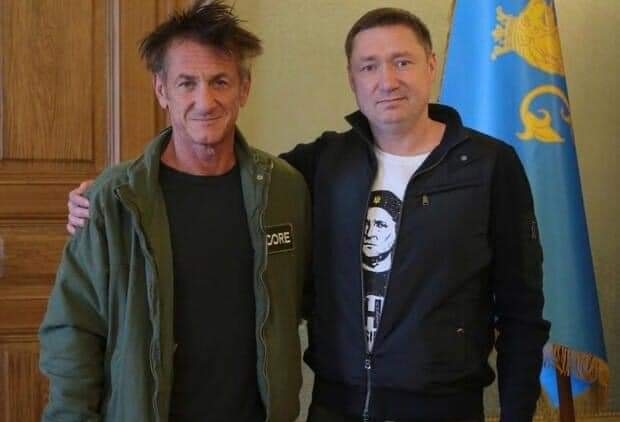 DrogMedia Голлівудська зірка Шон Пенн прилетів до Львова, щоб допомагати переселенцям