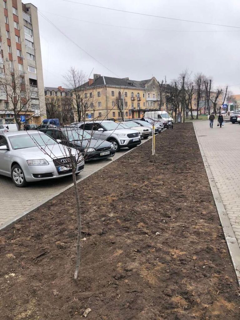 DrogMedia У Дрогобичі на вулиці П.Орлика облаштовано нову паркувальну зону