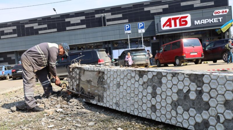 DrogMedia У Бориславі знесли стелу "визволителям". ФОТО