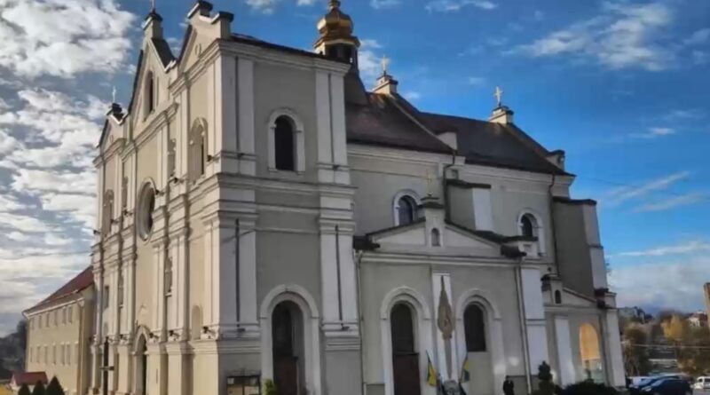 DrogMedia Розпорядок пасхальних Богослужінь у Соборі Пресвятої Трійці