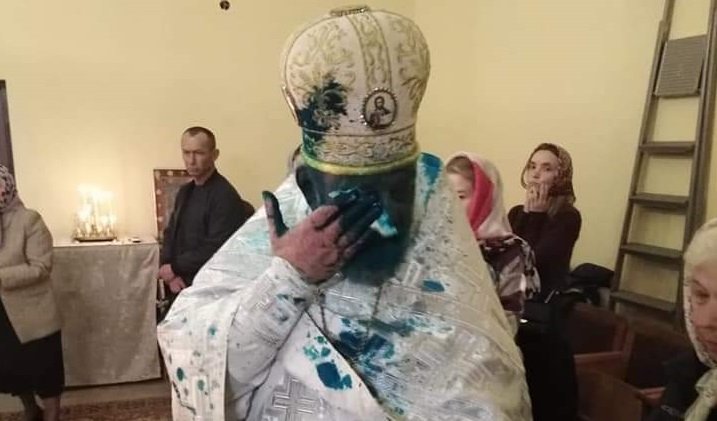 DrogMedia У Стрию священика московського патріархату облили зеленкою