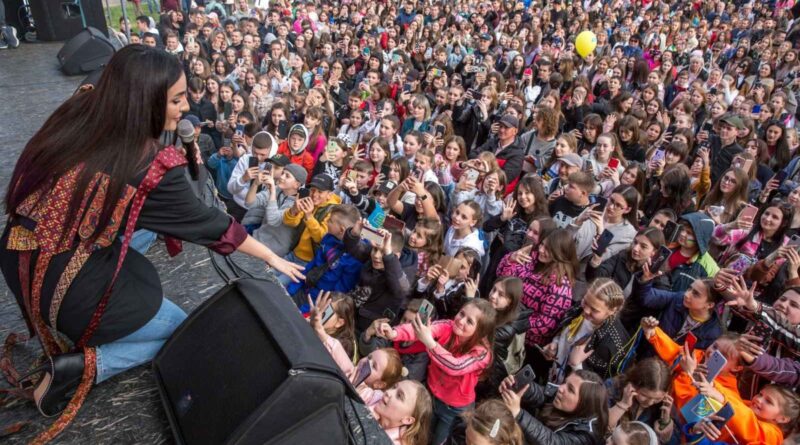 DrogMedia На благодійному коценрті в Бориславі зібрали 175 тис.грн. для ЗСУ. ФОТО