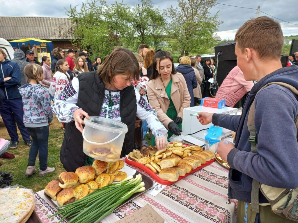 DrogMedia В селі Опака провели футбольний турнір, концерт та ярмарок на підтримку ЗСУ