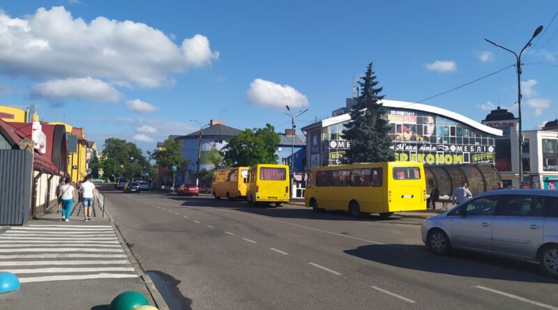 DrogMedia У Дрогобичі водії громадського транспорту стали заручниками черг за пальним