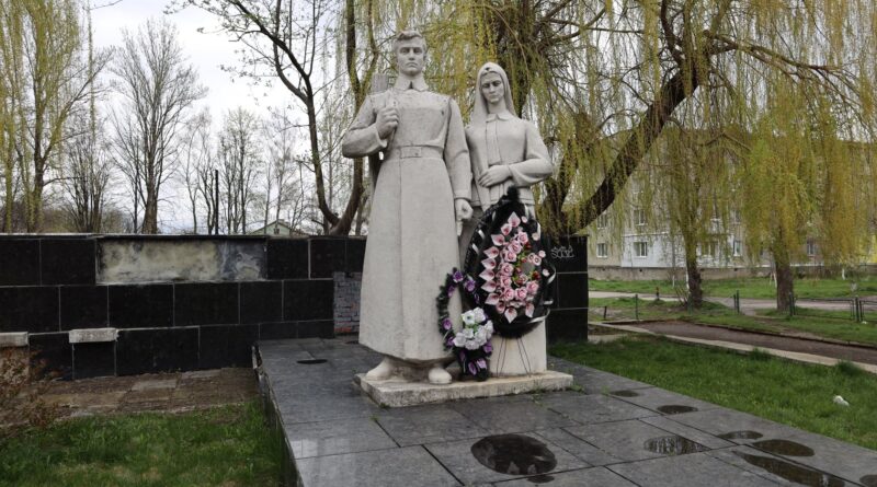 DrogMedia В Бориславі вирішують долю радянського меморіалу