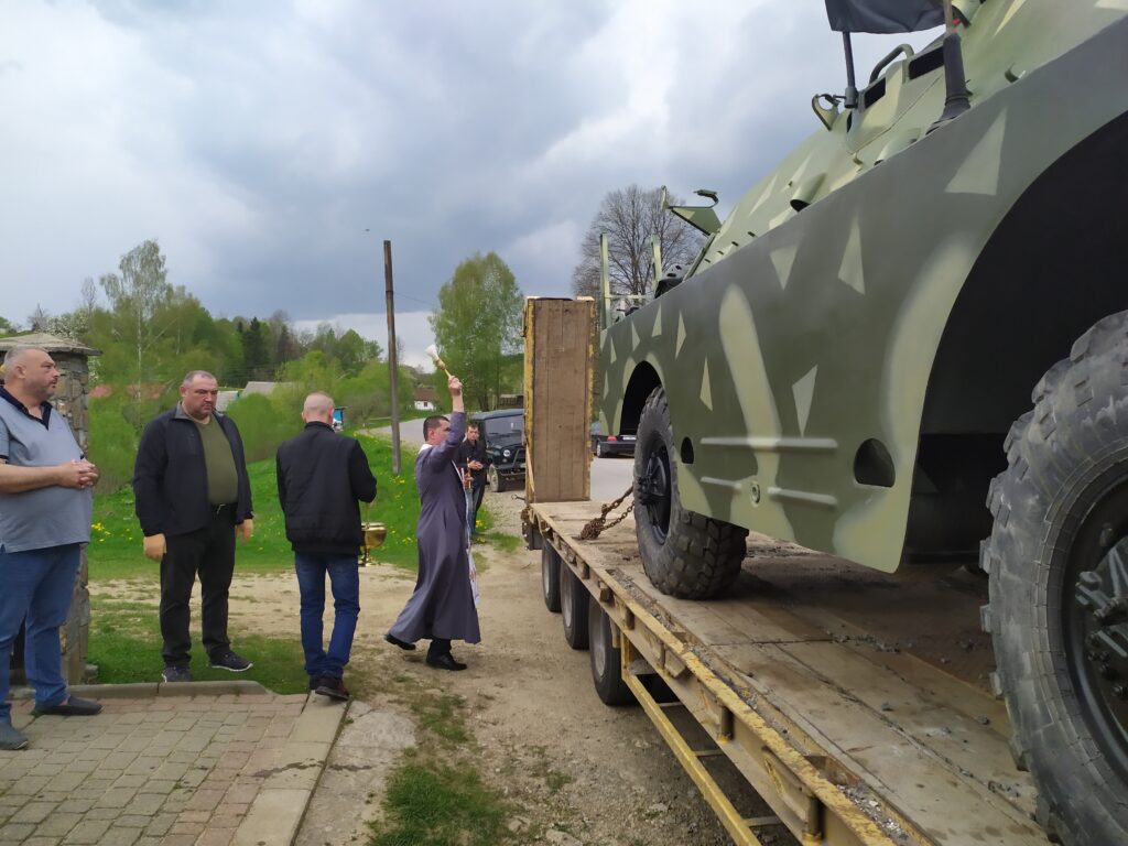 Благодійний фонд Братів Дуліб'яників передав бойову машину для потреб ЗСУ. ФОТО 4 DrogMedia Благодійний фонд Братів Дуліб'яників передав бойову машину для потреб ЗСУ. ФОТО