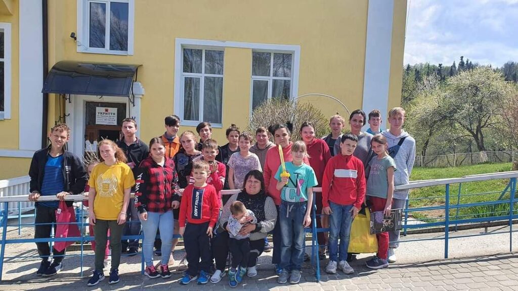 Анджеліна Джолі в Бориславі відвідала реабілітаційний дитячий центр.ФОТО 7 DrogMedia Анджеліна Джолі в Бориславі відвідала реабілітаційний дитячий центр.ФОТО