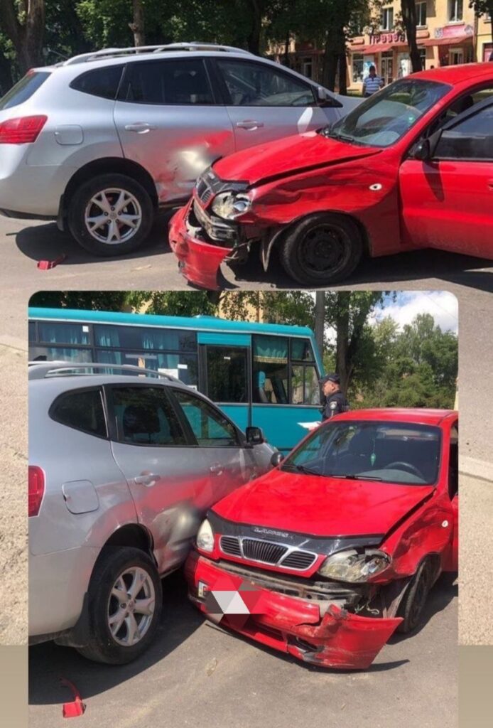 У Дрогобичі не розминулися дві автівки. ФОТО 2 DrogMedia У Дрогобичі не розминулися дві автівки. ФОТО