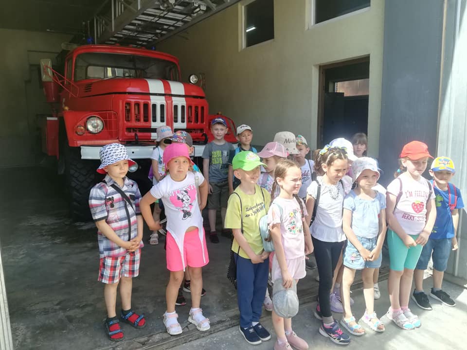 DrogMedia У Дрогобичі першокласники ознайомилися з роботою пожежників