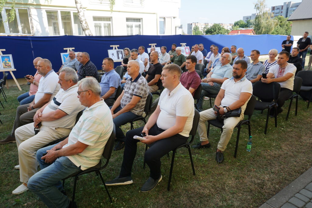 У Дрогобицькій РВА відзначили грамотами 54 меценатів та волонтерів, які активно допомагають фронту 4 DrogMedia У Дрогобицькій РВА відзначили грамотами 54 меценатів та волонтерів, які активно допомагають фронту