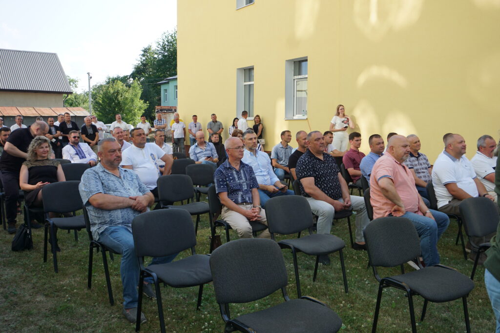 У Дрогобицькій РВА відзначили грамотами 54 меценатів та волонтерів, які активно допомагають фронту 3 DrogMedia У Дрогобицькій РВА відзначили грамотами 54 меценатів та волонтерів, які активно допомагають фронту