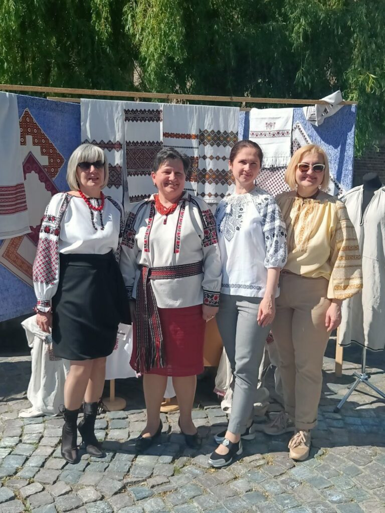 DrogMedia ﻿У Дрогобичі волонтерська група жінок пошила понад 2 тисячі балаклав для ЗСУ
