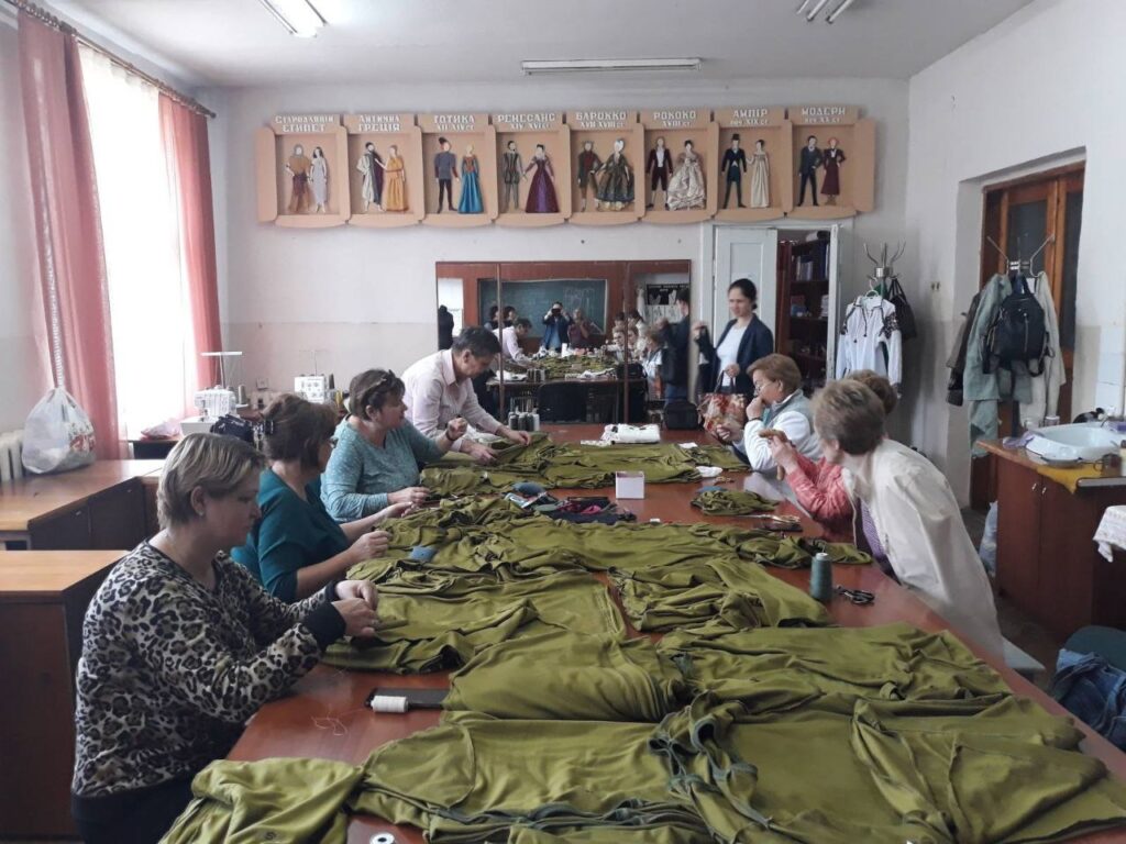 DrogMedia ﻿У Дрогобичі волонтерська група жінок пошила понад 2 тисячі балаклав для ЗСУ