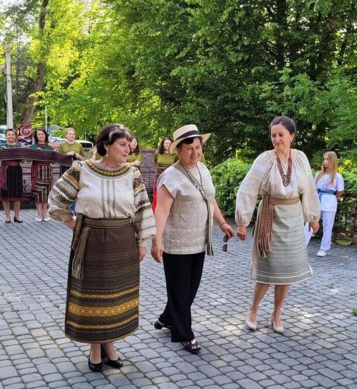 DrogMedia Майстриня Галина Гром уміло поєднала сучасність і традицію у авторській колекції ручнотканих виробів