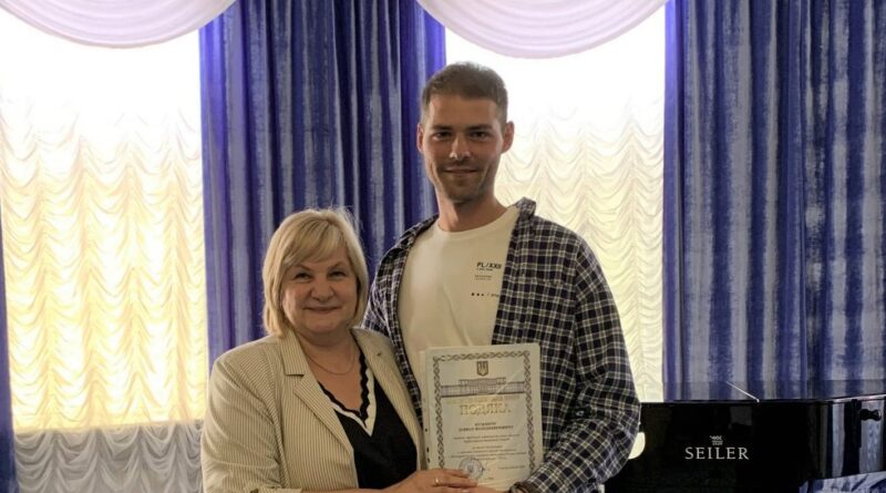 DrogMedia Учитель із Борислава Давид Кузьмич - переможець Всеукраїнського відбору "Родовідучитель-2022"!