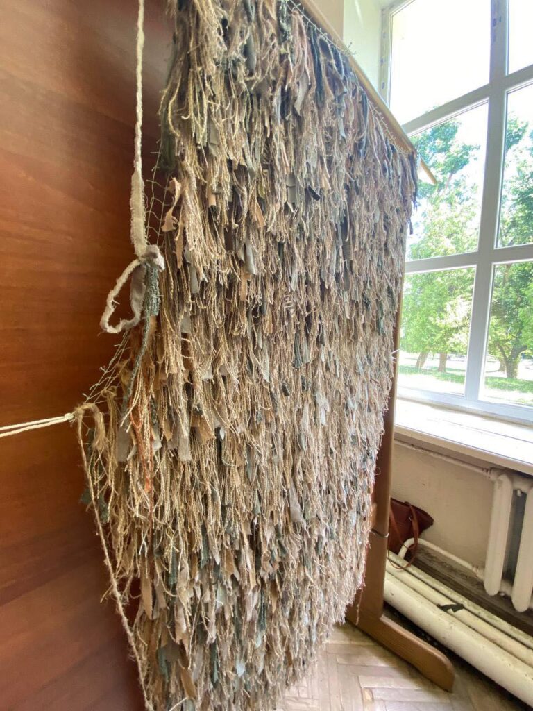 Переселенці в Дрогобичі сплели 125 маскувальних сіток і 15 кікімор 2 DrogMedia Переселенці в Дрогобичі сплели 125 маскувальних сіток і 15 кікімор