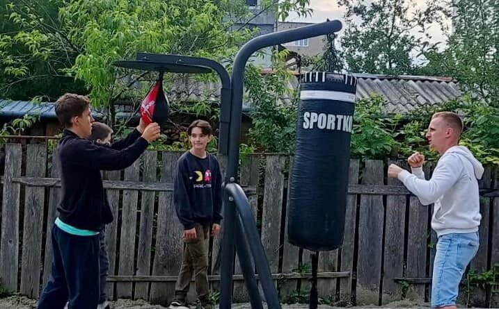 DrogMedia У Бориславському парку облаштували зону для заняття боксом