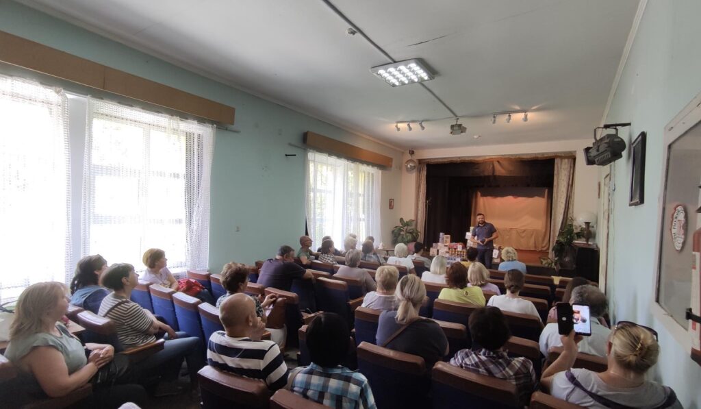 Переселенці в Дрогобичі сплели 125 маскувальних сіток і 15 кікімор 3 DrogMedia Переселенці в Дрогобичі сплели 125 маскувальних сіток і 15 кікімор