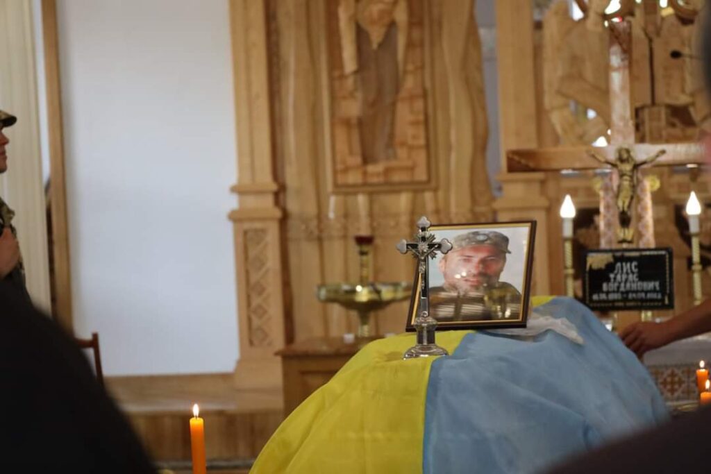 Бориславська громада провела в останню путь Тараса Лиса 8 DrogMedia Бориславська громада провела в останню путь Тараса Лиса