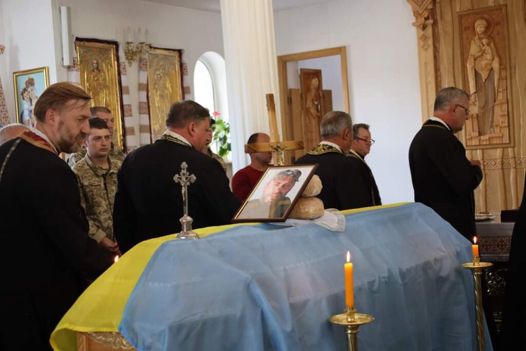 Бориславська громада провела в останню путь Тараса Лиса 5 DrogMedia Бориславська громада провела в останню путь Тараса Лиса