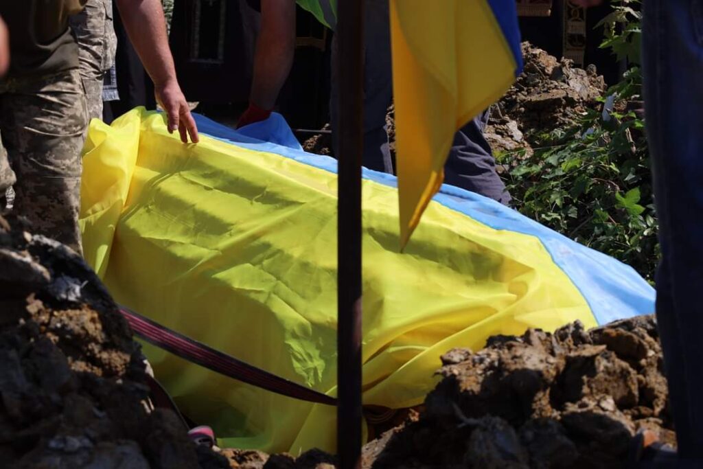 Бориславська громада провела в останню путь Тараса Лиса 18 DrogMedia Бориславська громада провела в останню путь Тараса Лиса