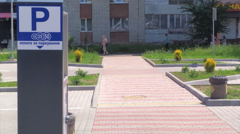 DrogMedia На парковці по вулиці П.Орлика вдвічі знизили ціну за паркування