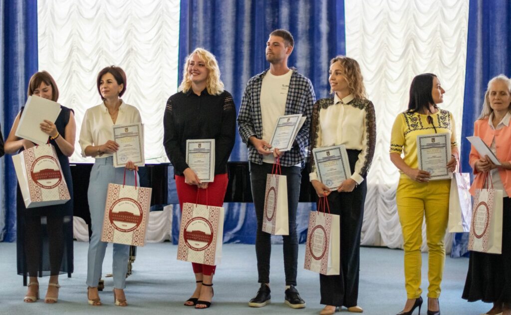 DrogMedia Учитель із Борислава Давид Кузьмич - переможець Всеукраїнського відбору "Родовідучитель-2022"!