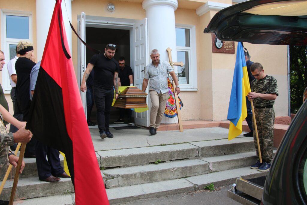 DrogMedia Дрогобицька громада провела в останню путь стебничанина Івана Керелюса