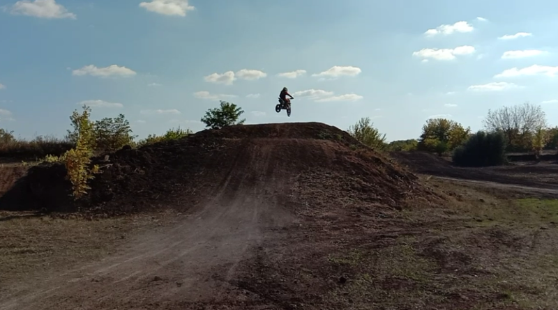 DrogMedia Біля Станилі облаштували майданчик з мотокросу для дітей та підлітків. ВІДЕО