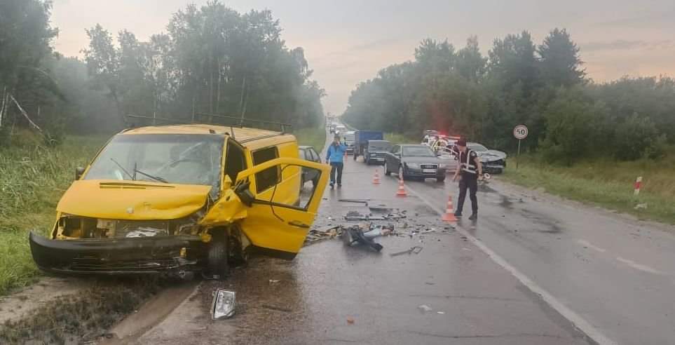 Внаслідок ДТП у Трускавці травмовані 5 осіб, серед яких дворічна дитина 2 DrogMedia Внаслідок ДТП у Трускавці травмовані 5 осіб, серед яких дворічна дитина