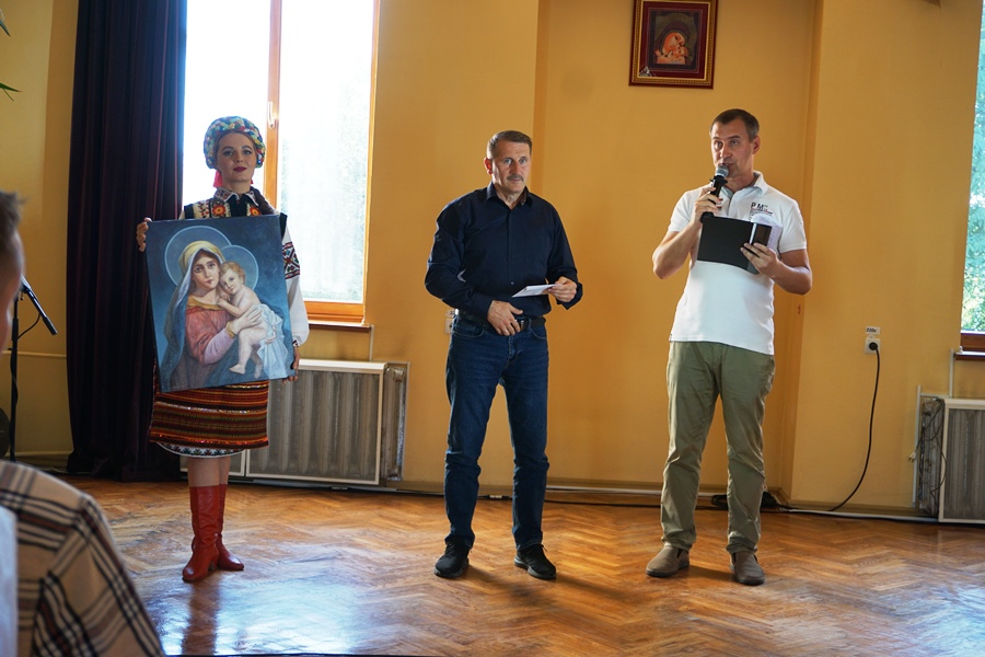 У Дрогобичі відбувся Благодійний аукціон на підтримку Батальйону ТРО ім.П.Сагайдачного. ФОТО 2 DrogMedia У Дрогобичі відбувся Благодійний аукціон на підтримку Батальйону ТРО ім.П.Сагайдачного. ФОТО