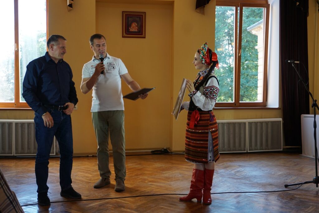 У Дрогобичі відбувся Благодійний аукціон на підтримку Батальйону ТРО ім.П.Сагайдачного. ФОТО 18 DrogMedia У Дрогобичі відбувся Благодійний аукціон на підтримку Батальйону ТРО ім.П.Сагайдачного. ФОТО