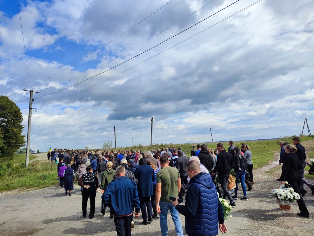 DrogMedia У Бориславській громаді провели в останню путь воїна Юрія Долину