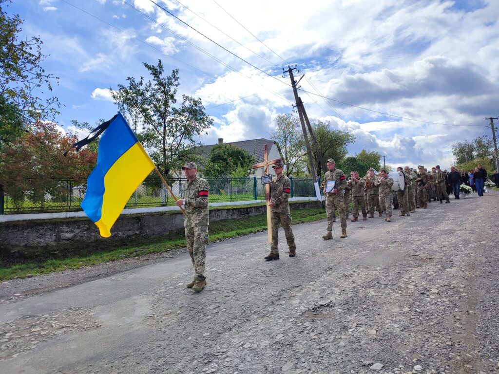 DrogMedia У Бориславській громаді провели в останню путь воїна Юрія Долину
