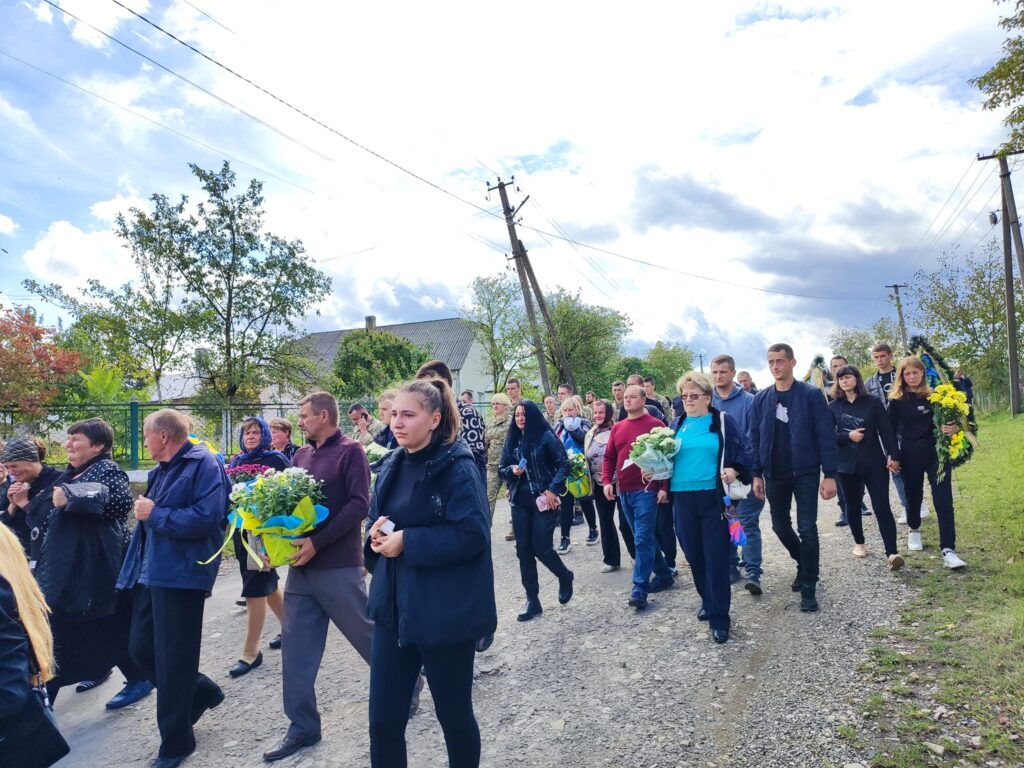 DrogMedia У Бориславській громаді провели в останню путь воїна Юрія Долину