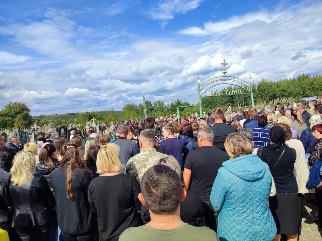 DrogMedia У Бориславській громаді провели в останню путь воїна Юрія Долину