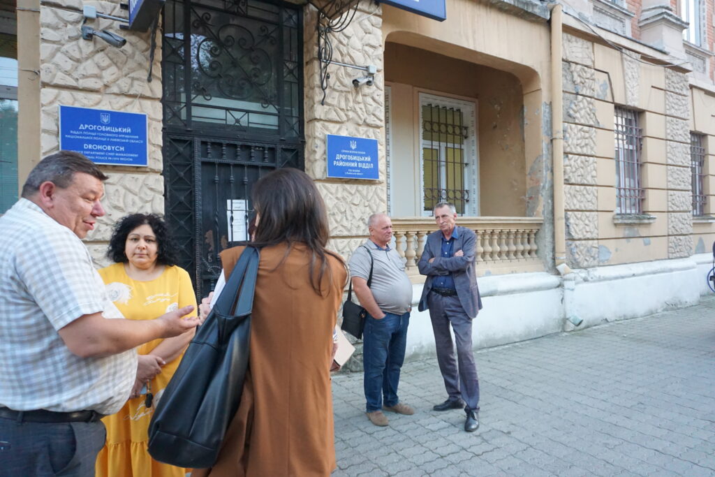 DrogMedia У Дрогобичі поліція затримала директорку ліцею